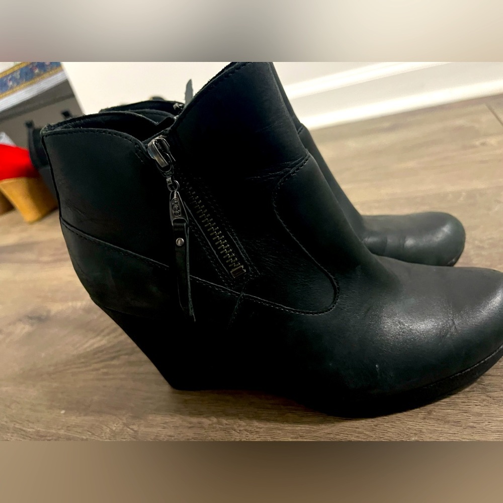 Ugg Wedge Stack Heel Ankle Boots size 7 black